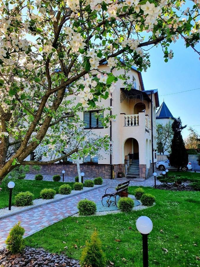 Villa Zenko Брюховичи Экстерьер фото